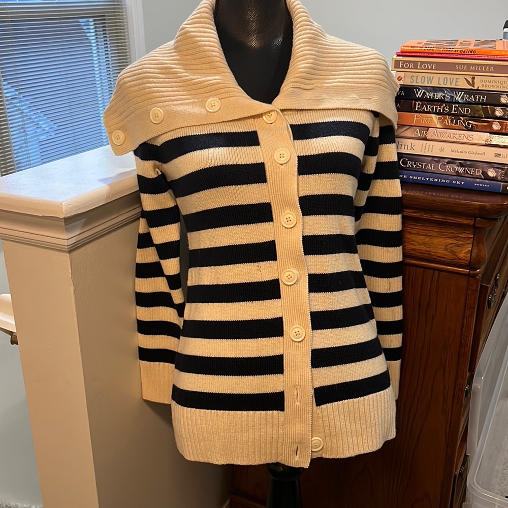 BANANA REPUBLIC Gorgeous VINTAGE merino wool buttoned down cardigan